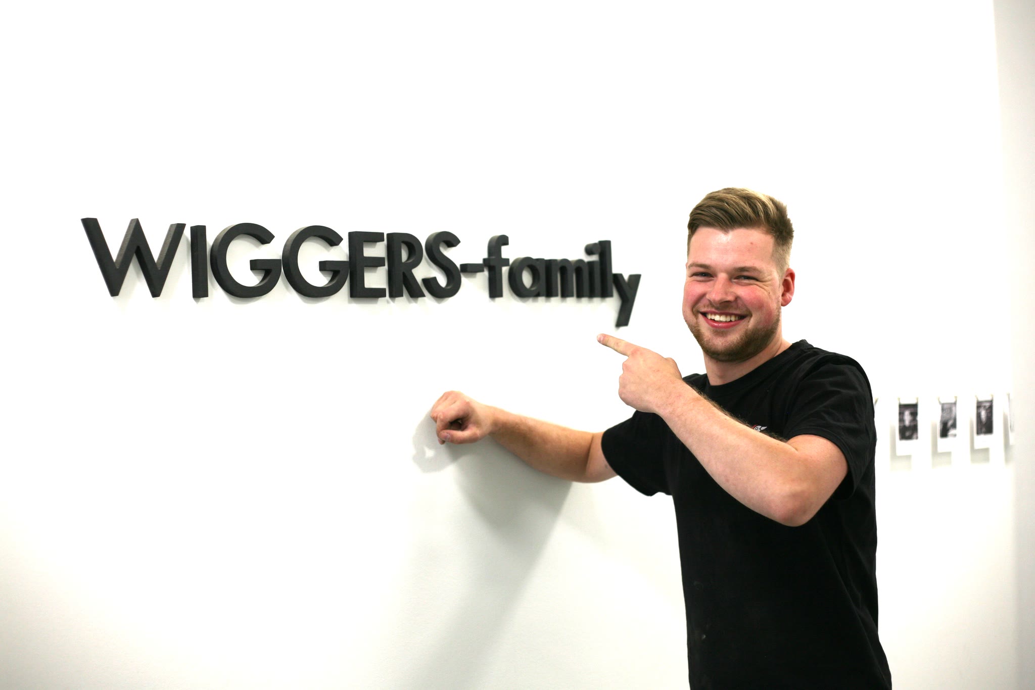 Der Schriftzug im Betrieb, der für uns Alltag statt Werbespruch ist: Wiggers-family.