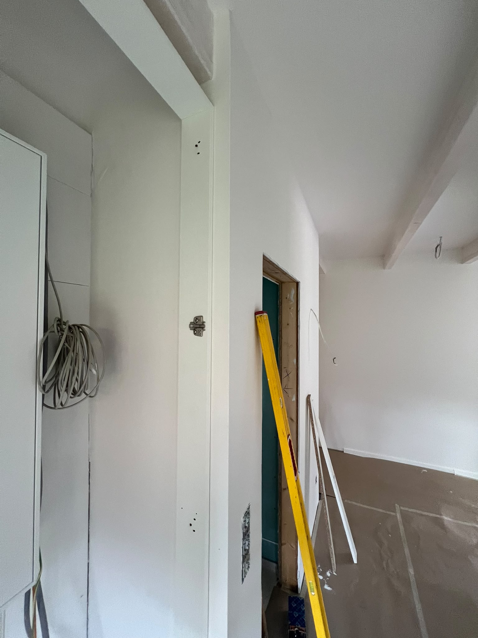 Sicherungskastenverkleidung aus Holz nach Maß planen