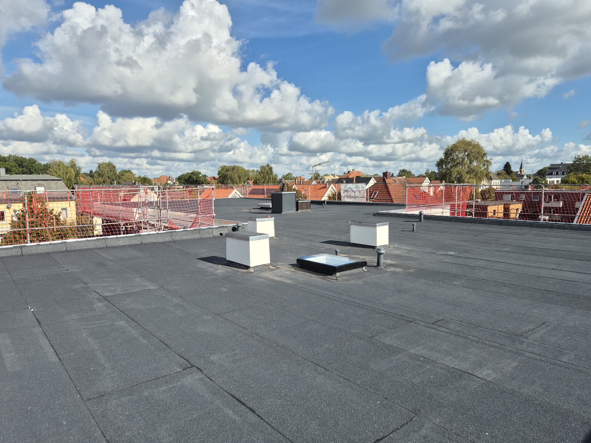 Flachdachsanierung in Oldenburg: 450 m² mit U-Wert 0,14 W/m²K